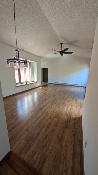 Building Photo - 202 Hillcrest Dr