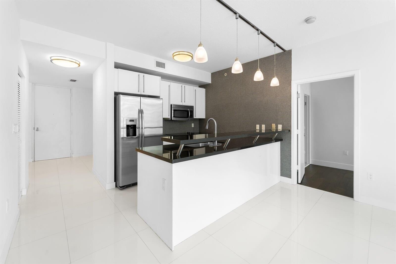 Building Photo - 1111 SW 1st Ave