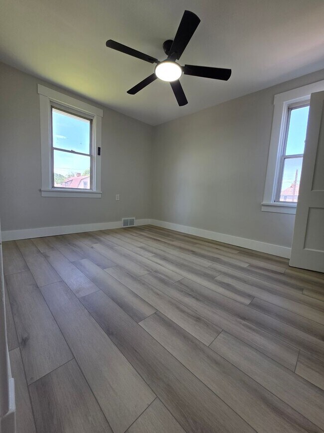 Building Photo - 2 Bed 1 Bath Single Family Home