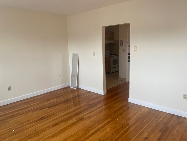 Building Photo - 10 Armington St