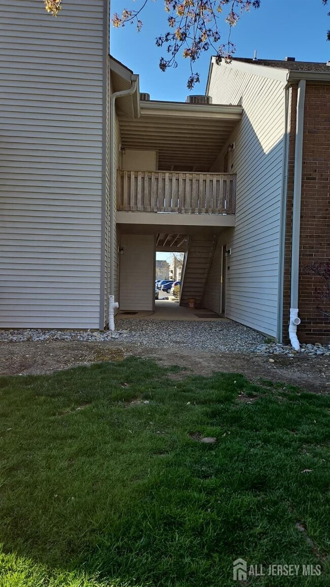 Building Photo - 909 Ravens Crest Dr