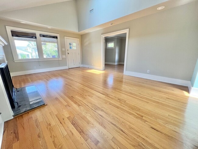 Building Photo - Pristine 3 Bedroom Craftsman House in Belm...