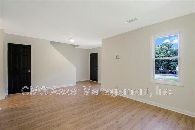 Building Photo - 551 Valley Hill Rd SE