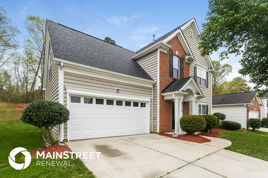 Building Photo - 8210 Chatham Oaks Dr