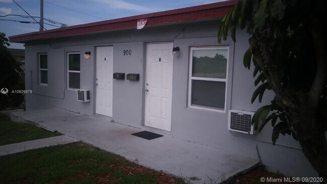 Primary Photo - 900 W 9th St