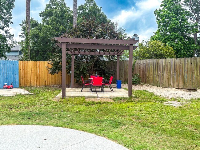 Building Photo - 3 Bed 2 Bath with a POOL in Martinez!