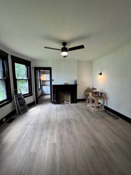 Primary Photo - 2239 Burnet Ave