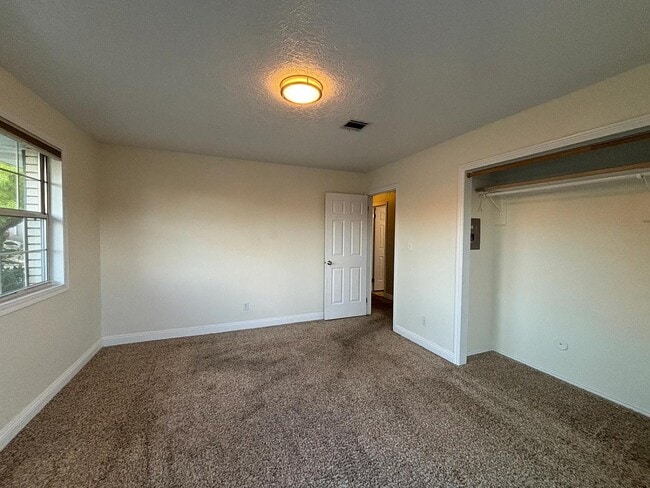 Building Photo - 428 Paintbrush Way