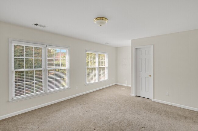 Building Photo - 1240 Dunwoody Cove