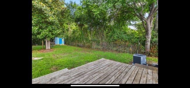 Building Photo - 609 N 10th St