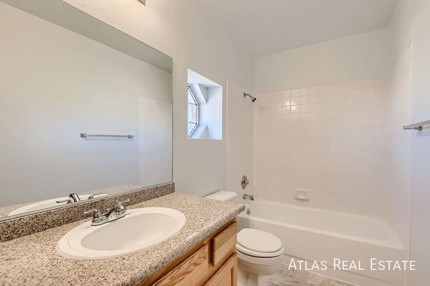 Building Photo - 348 Dockside Ct