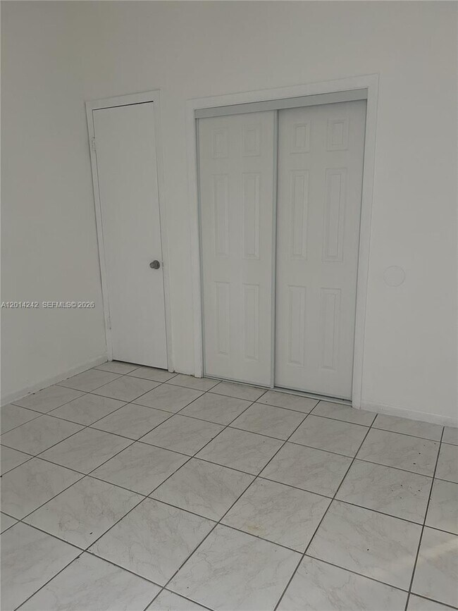 Building Photo - 6804 SW 37th St