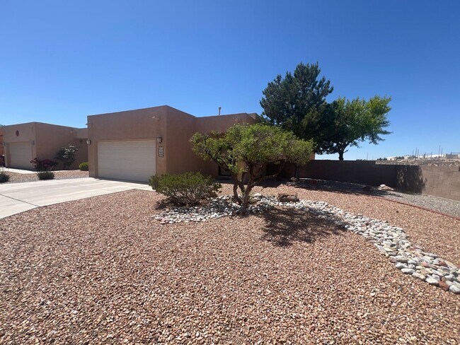 Building Photo - SE Rio Rancho 3 Bedroom  2 bath  2 car garage