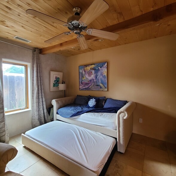 Extra sleeping - 1705 Marble Ave NW