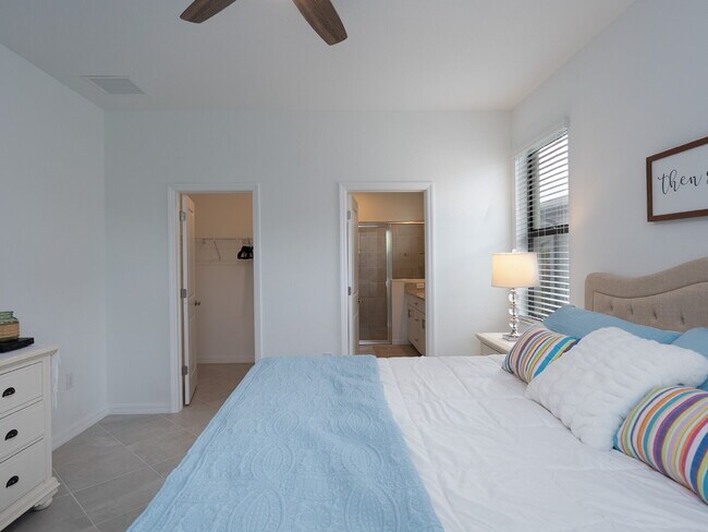 Building Photo - 3 Bedrooms | 2 Bathrooms | 2-Car Garage | Biscayne Landing – Gated Community