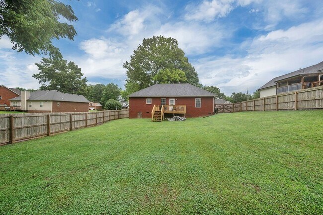 Building Photo - 2029 Sunday Silence Dr