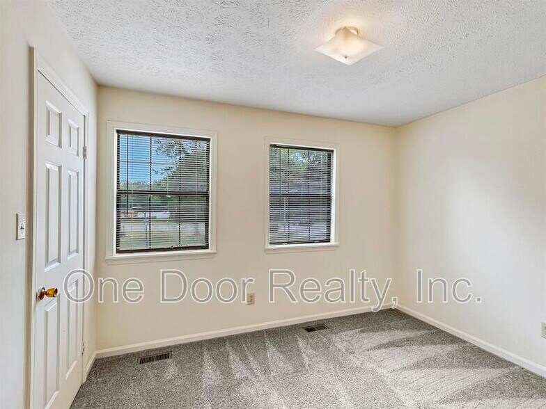Building Photo - 5 Harpoon Ct