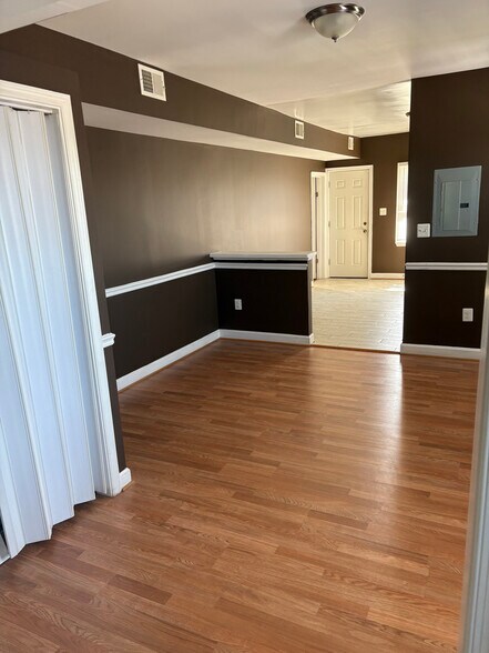 Building Photo - 3601 Howard Park Ave