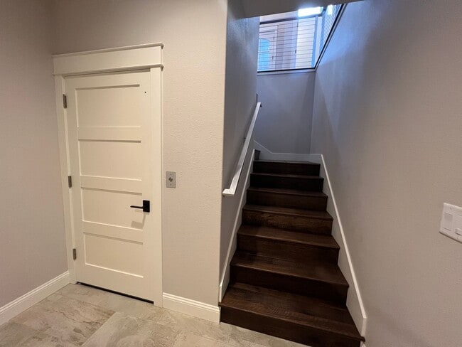 Building Photo - Beautiful, Custom home in the heart of Jacksonville | Available Now