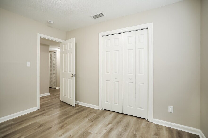 Building Photo - 6227 Pine Summit Dr