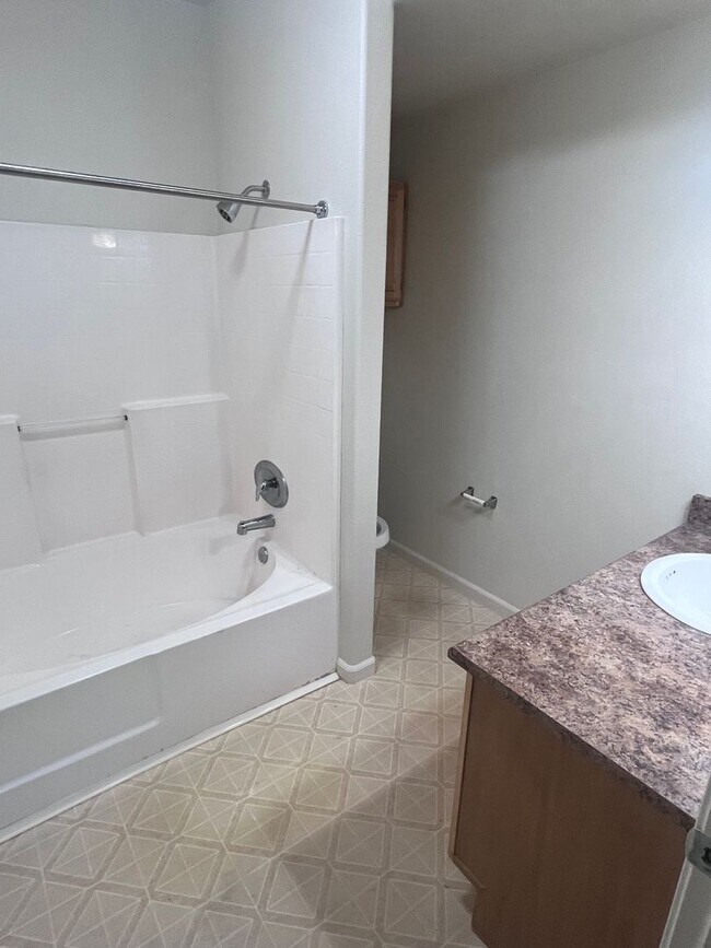 Building Photo - NICE CONDO AT THE RESERVES @ GALLERIA IN ROSEVILLE!!