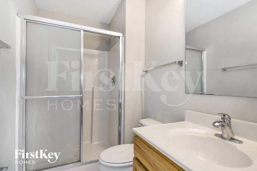 Building Photo - 3808 McKinley Dr