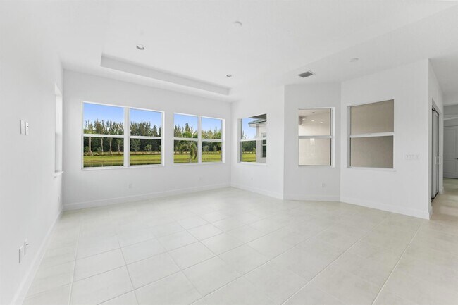 Building Photo - 15144 Wildwood Cir