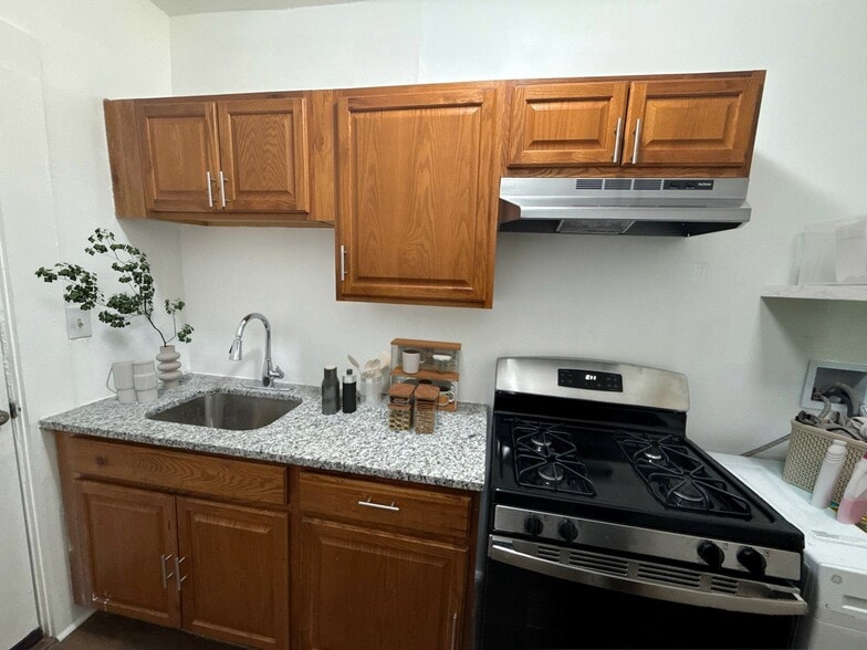 Building Photo - 3514 Clifton Ave