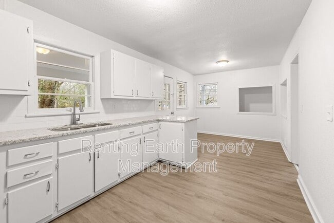 Building Photo - 221 Lawson Rd