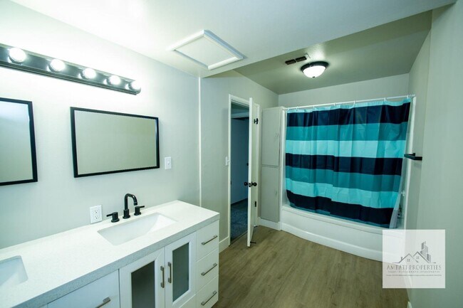 Building Photo - Charming Home near Old Figarden Area!