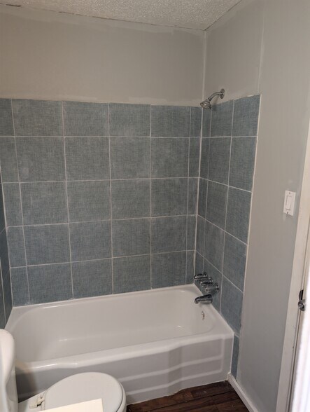 Building Photo - 2804 Catalina Dr