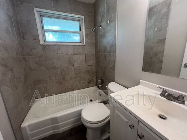 Building Photo - 4224 Wright Ave