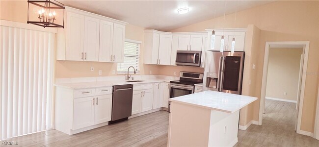 Building Photo - 930 SW 34th St