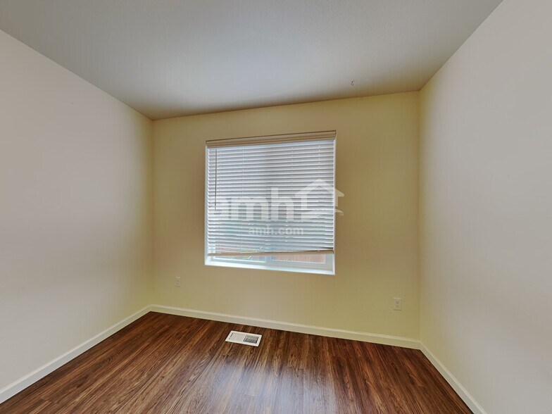 Building Photo - 2183 NW Woodland Dr