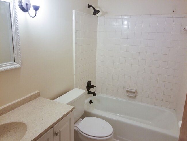 Building Photo - Spacious South Augusta Home Renovated. Con...