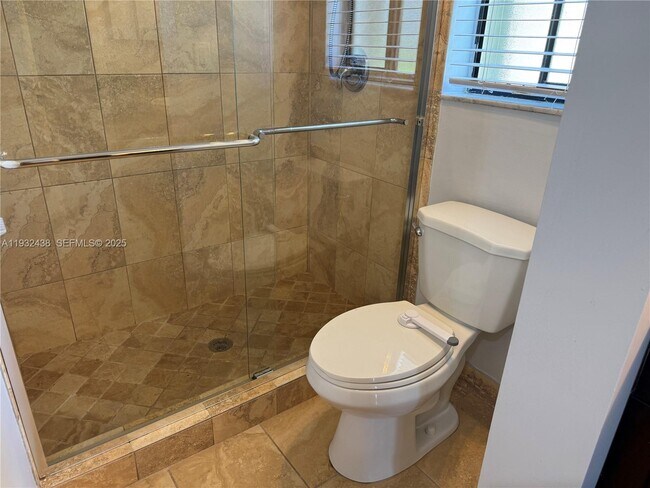 Building Photo - 185 Lakeview Dr