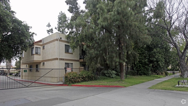 Primary Photo - 2050 S Euclid Ave