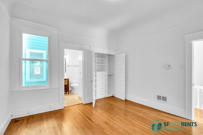 Building Photo - Presidio Heights: Remodeled Flat w/ Privat...