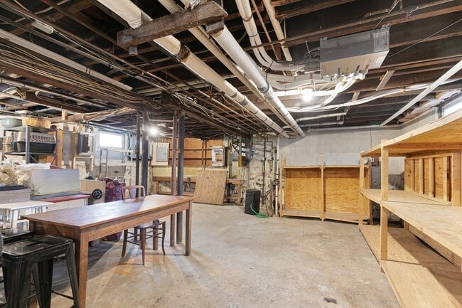 Building Photo - 12 Chilton St