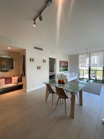 Building Photo - 201 SW 17th Rd