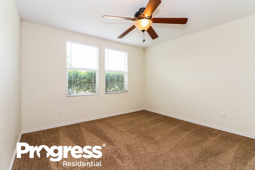 Building Photo - 16528 Woodside Dr