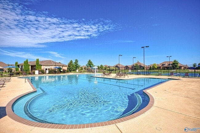 Building Photo - 208 Falling Water Ln SW