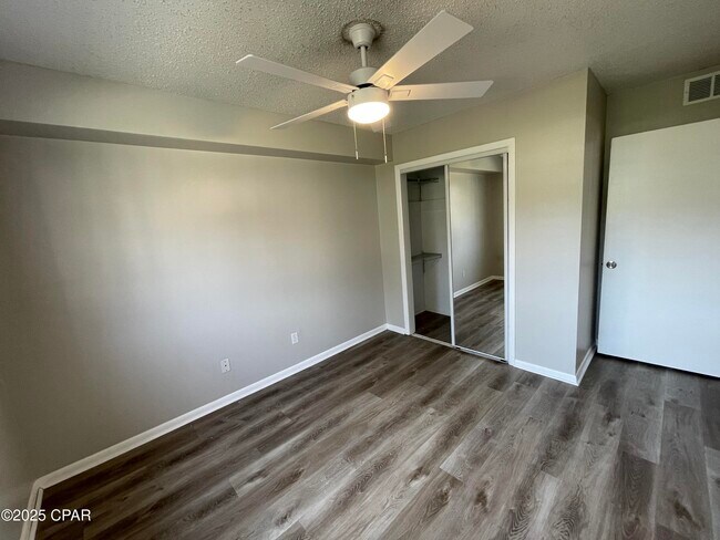 Building Photo - 2100 W Beach Dr