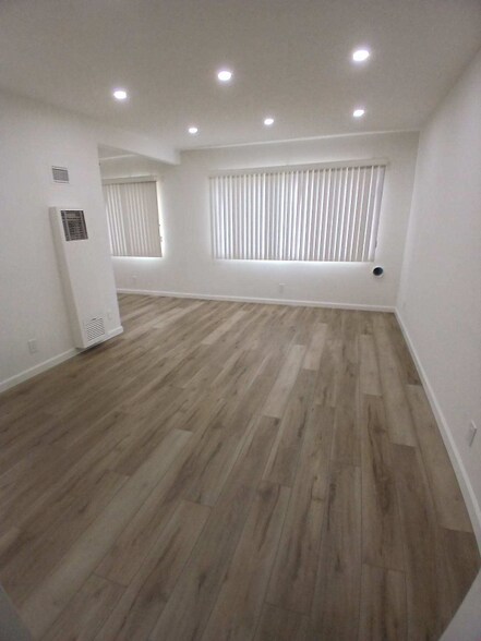 Building Photo - 820 S Rosemead Blvd