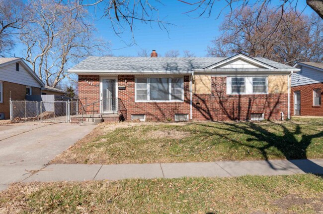 Building Photo - 7720 E Clay St