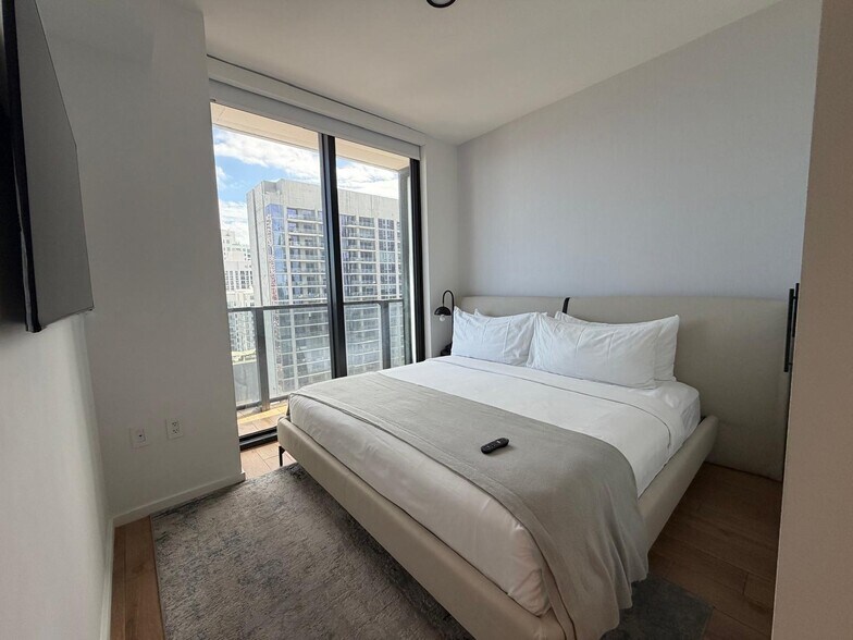 Building Photo - 398 NE 5th St