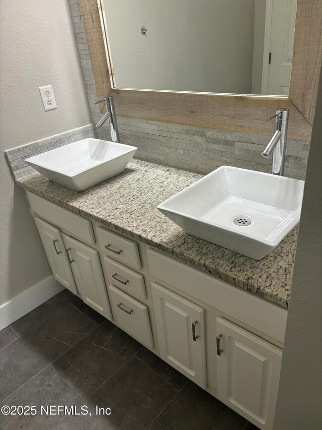 Building Photo - 13490 Essence Ct