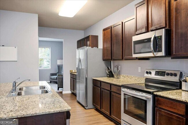 Building Photo - 637 Yazzie Pl