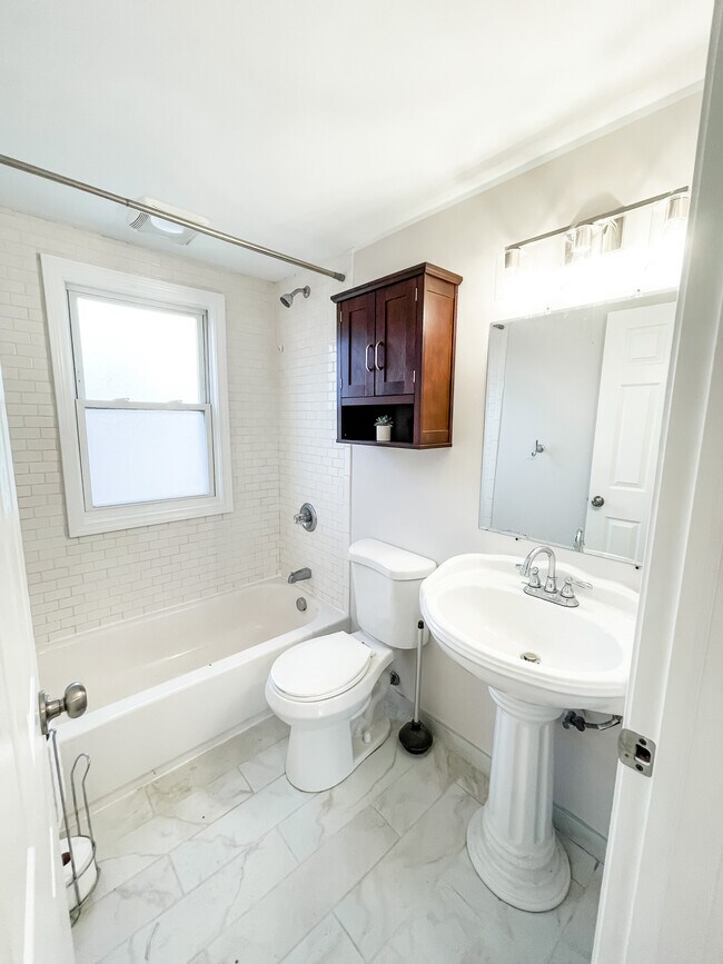 Building Photo - 426 Hillcrest Ave