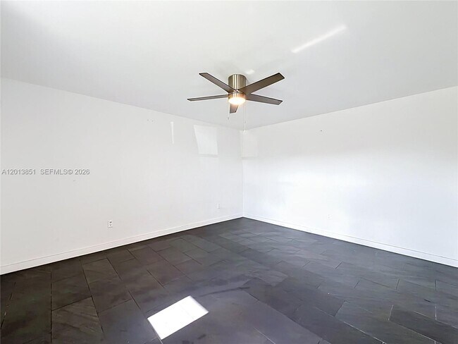 Building Photo - 391 NE 42nd Ct